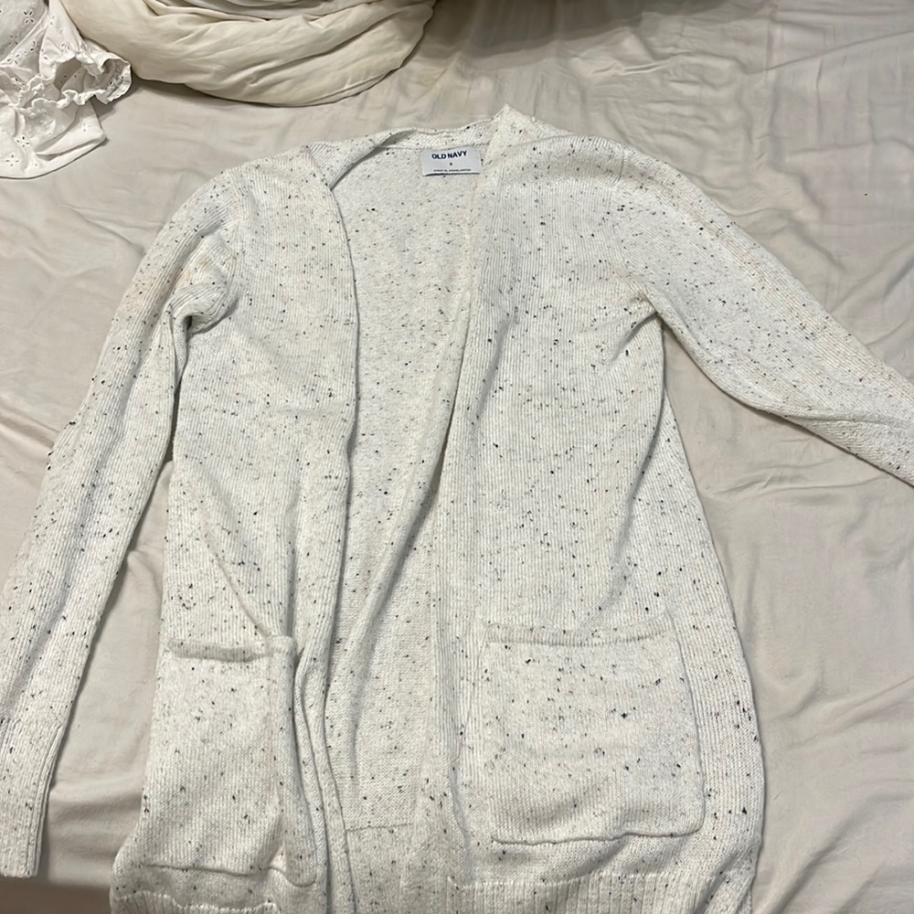 Old navy cardigan never worn size S